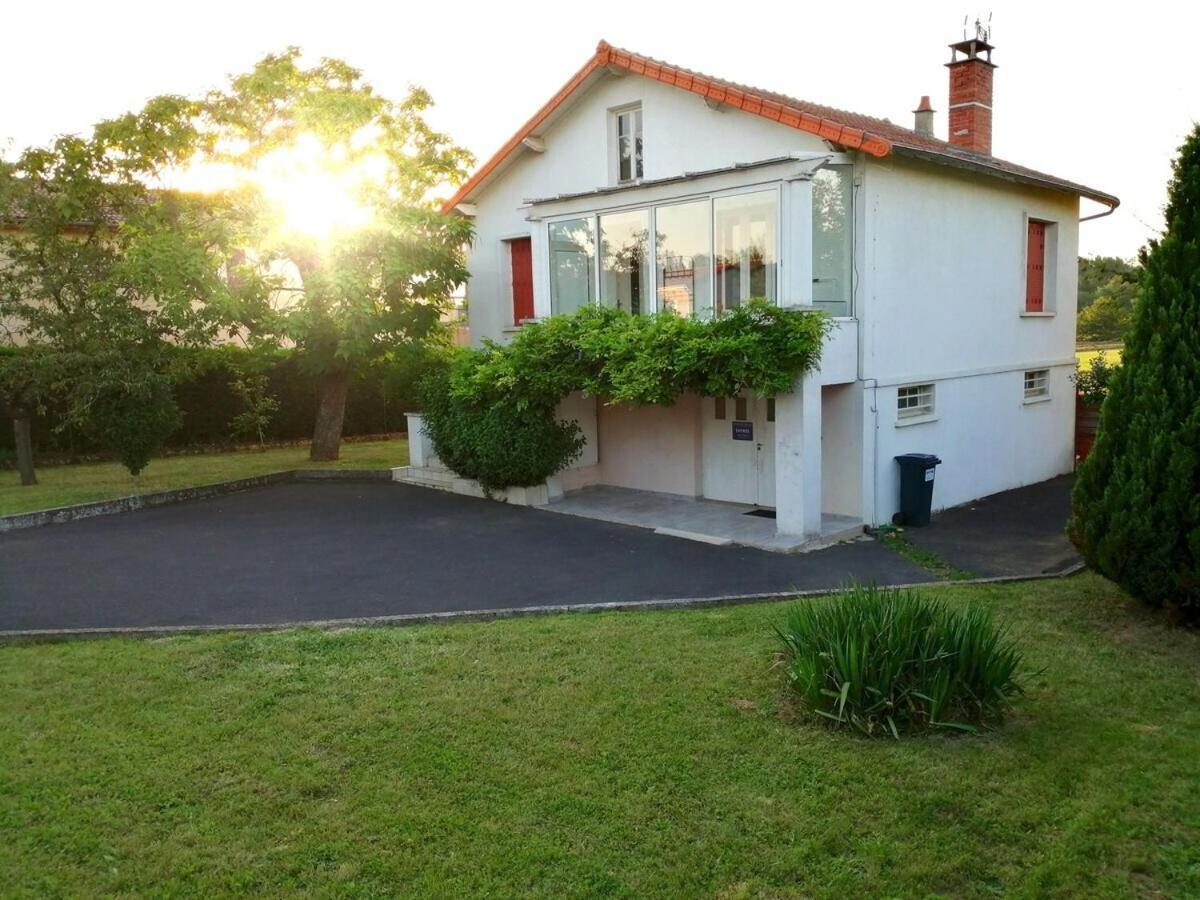 Gite Pavillon Kifadonfe 3 Ch Avec Cour Et Jardin Clos Saint-Germain-Lembron Exterior foto